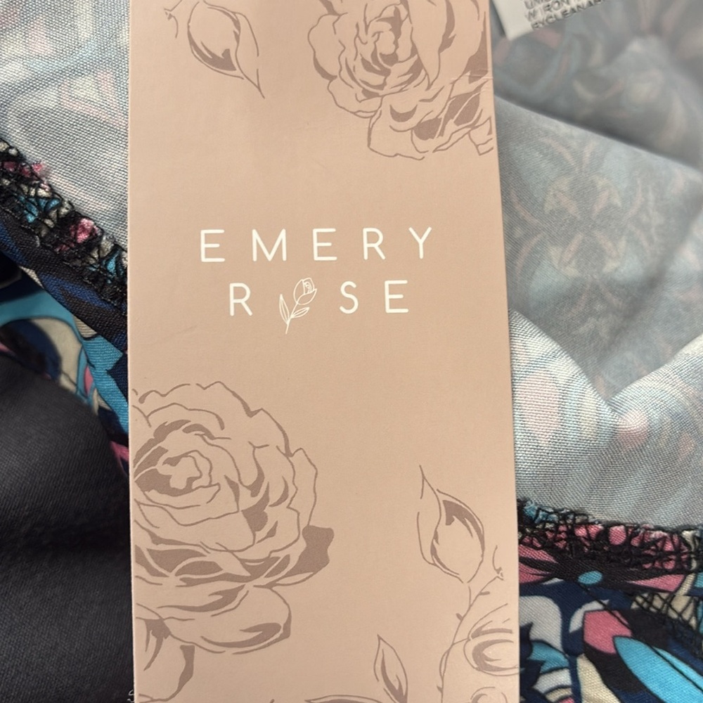 EMERY ROSE XXL TOP - Picture 10 of 12
